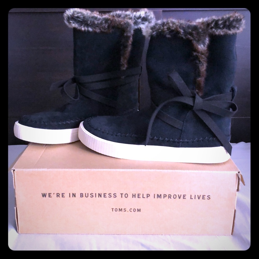 Tom’s Vista black waterproof suede/faux fur boots